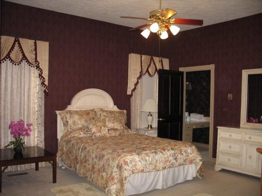 Spruce Hill & 4* Mansfield
