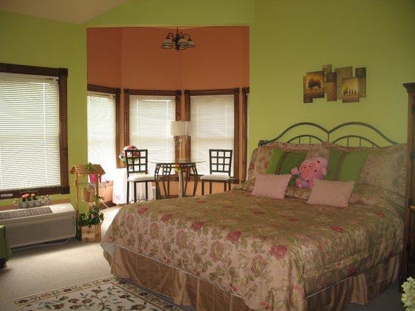 Spruce Hill & 4* Mansfield